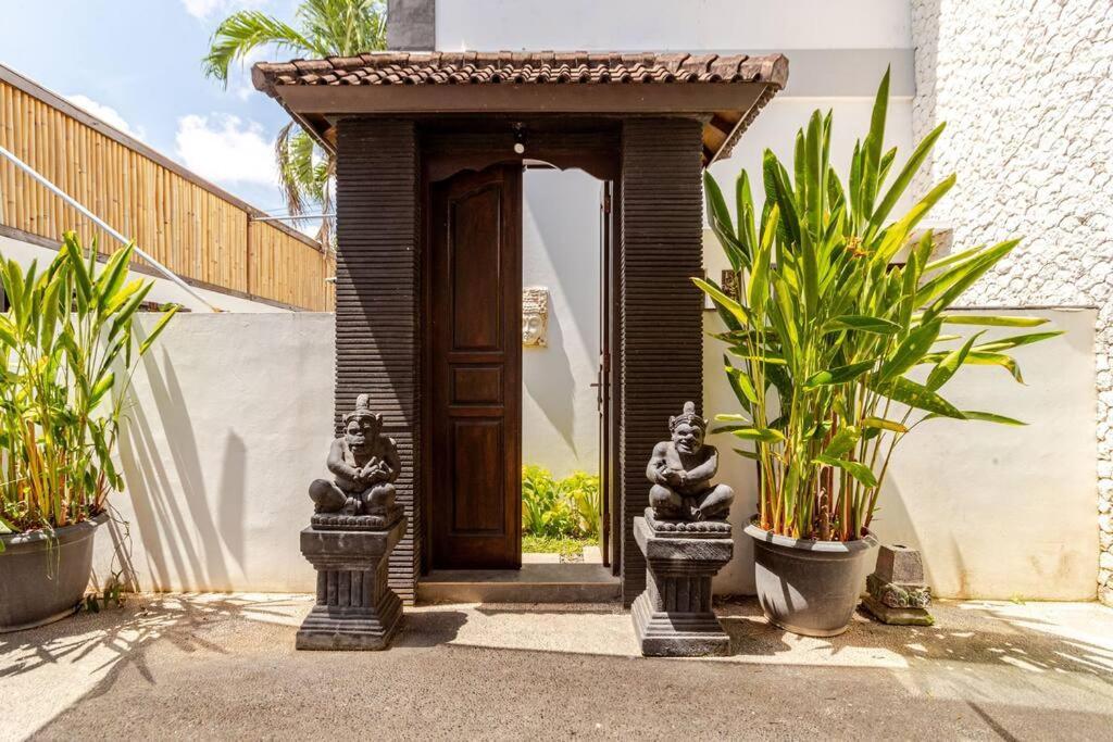 Villa Moyang In Nusa Dua (Bali)